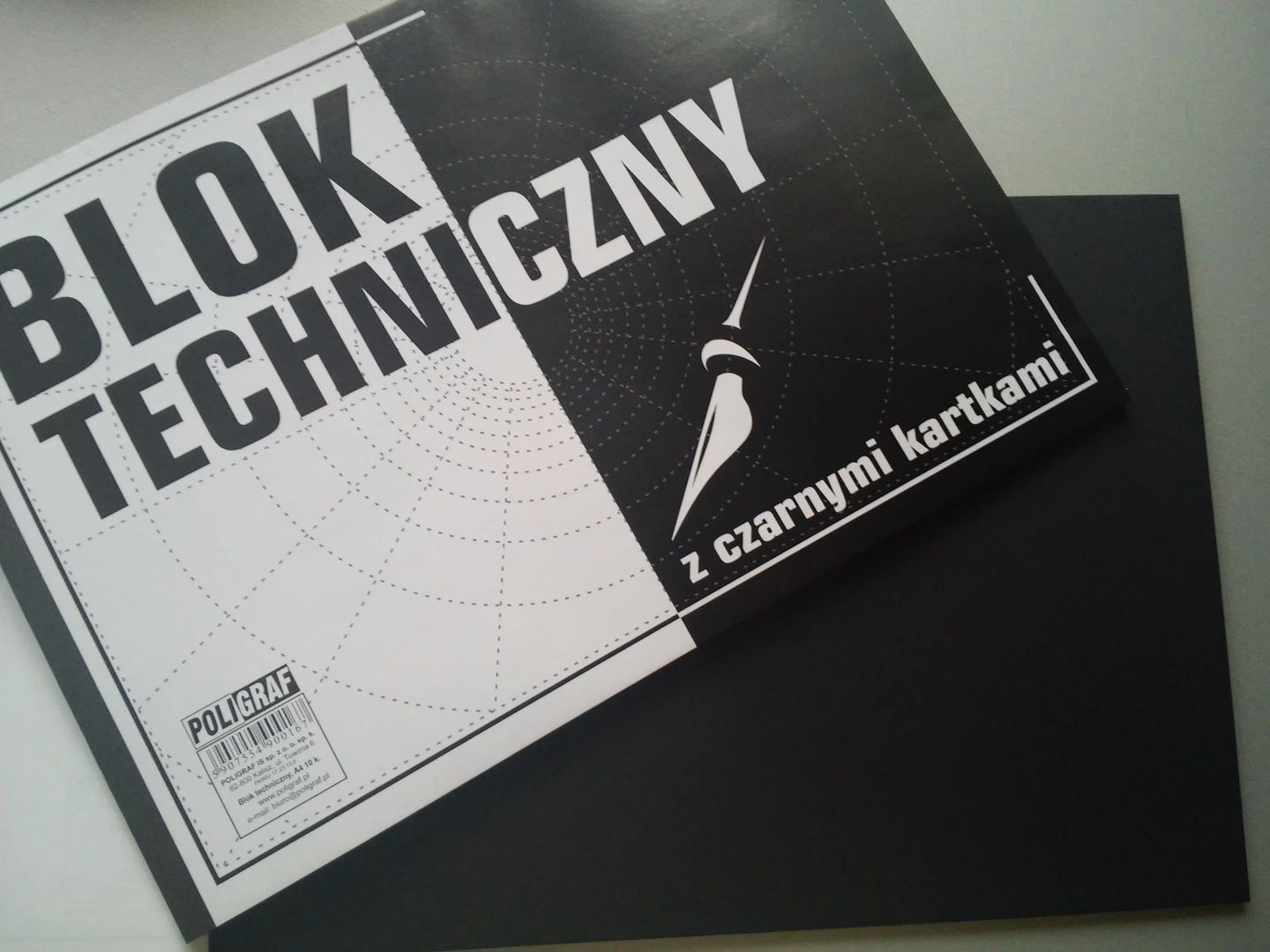 Blok-techniczny-A-4-czarny-10-kartek-2545.jpg Blok techniczny A4 czarny 10 kartek *2545* - obrazek 1