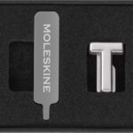 Przypinka MOLESKINE T, srebrna