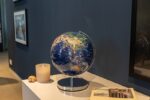Globus TROIKA Terra Light, śr. 25cm, metalowa podstawa, niebiesko-zielony - obrazek 7