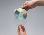 Kieszeń samoprzylepna Q-CONNECT, na 2-4 płyty CD/DVD, 127x127mm, 10szt. - obrazek 3